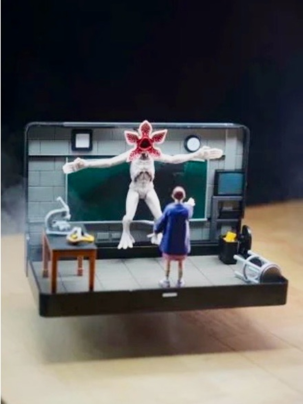 Netflix Stranger Things Eleven vs. Demogorgon Playset - Black & Red